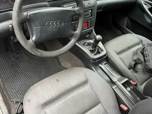 Черный Ауди А4, объемом двигателя 1.9 л и пробегом 200 тыс. км за 1450 $, фото 3 на Automoto.ua