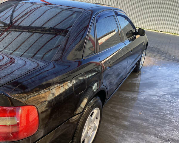 Черный Ауди А4, объемом двигателя 1.78 л и пробегом 386 тыс. км за 3400 $, фото 5 на Automoto.ua