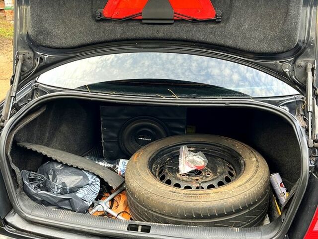 Черный Ауди А4, объемом двигателя 1.8 л и пробегом 402 тыс. км за 3800 $, фото 3 на Automoto.ua