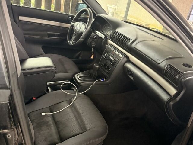 Черный Ауди А4, объемом двигателя 1.8 л и пробегом 280 тыс. км за 3700 $, фото 7 на Automoto.ua