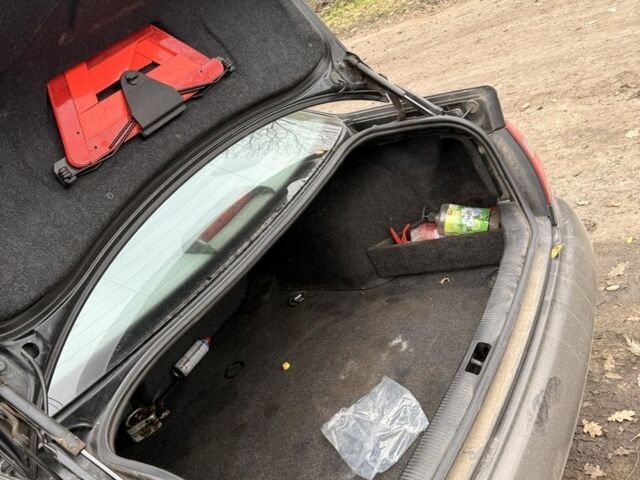 Черный Ауди А4, объемом двигателя 1.8 л и пробегом 280 тыс. км за 3700 $, фото 4 на Automoto.ua