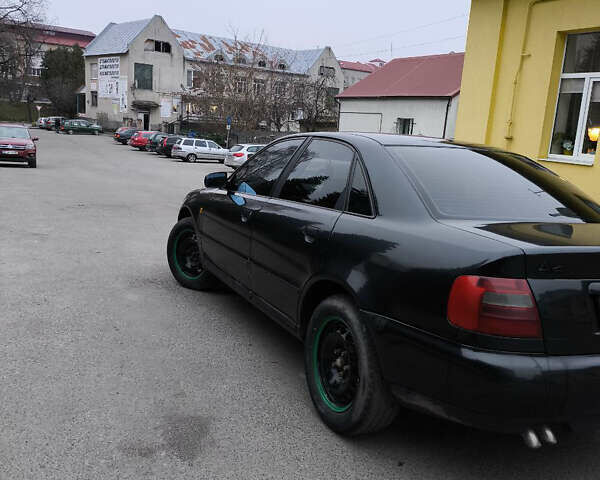 Черный Ауди А4, объемом двигателя 1.9 л и пробегом 332 тыс. км за 3500 $, фото 4 на Automoto.ua