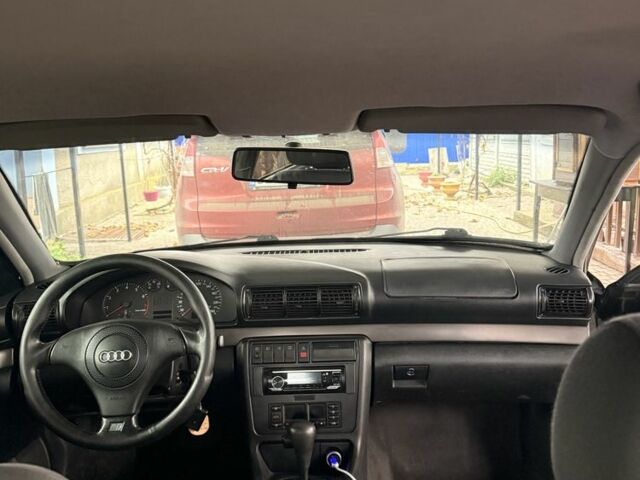 Черный Ауди А4, объемом двигателя 1.8 л и пробегом 280 тыс. км за 3700 $, фото 5 на Automoto.ua