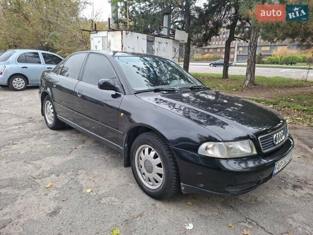 Черный Ауди А4, объемом двигателя 1.6 л и пробегом 330 тыс. км за 2750 $, фото 6 на Automoto.ua