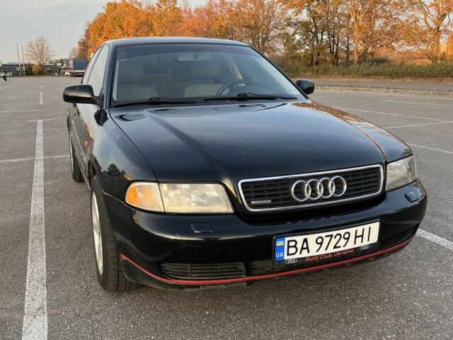 Чорний Ауді А4, об'ємом двигуна 1.8 л та пробігом 258 тис. км за 4800 $, фото 1 на Automoto.ua
