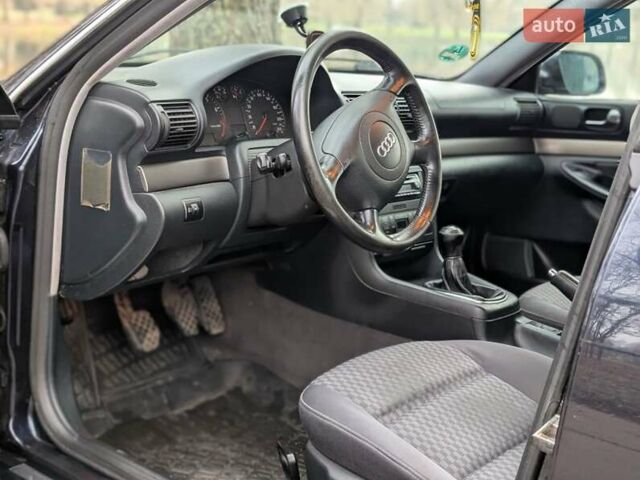 Черный Ауди А4, объемом двигателя 1.6 л и пробегом 318 тыс. км за 4000 $, фото 9 на Automoto.ua