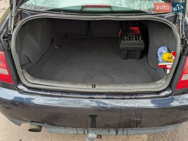 Черный Ауди А4, объемом двигателя 1.6 л и пробегом 318 тыс. км за 4000 $, фото 14 на Automoto.ua