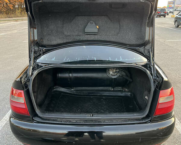 Черный Ауди А4, объемом двигателя 1.78 л и пробегом 258 тыс. км за 4800 $, фото 5 на Automoto.ua