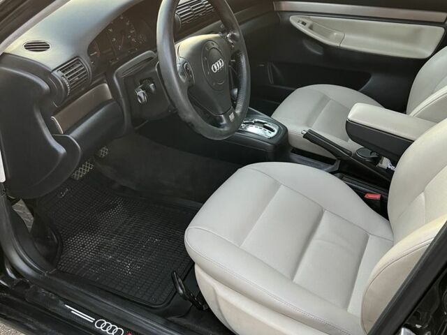 Чорний Ауді А4, об'ємом двигуна 1.8 л та пробігом 258 тис. км за 4800 $, фото 7 на Automoto.ua