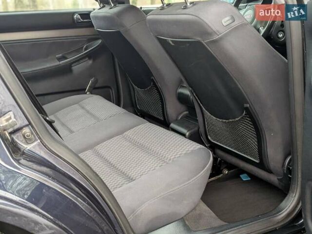 Черный Ауди А4, объемом двигателя 1.6 л и пробегом 318 тыс. км за 4000 $, фото 10 на Automoto.ua