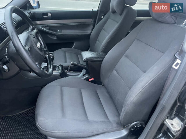 Чорний Ауді А4, об'ємом двигуна 1.6 л та пробігом 378 тис. км за 3200 $, фото 19 на Automoto.ua