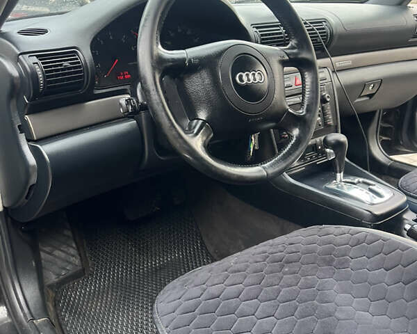 Чорний Ауді А4, об'ємом двигуна 1.8 л та пробігом 362 тис. км за 3750 $, фото 7 на Automoto.ua