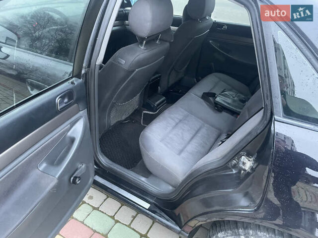 Чорний Ауді А4, об'ємом двигуна 1.6 л та пробігом 378 тис. км за 3200 $, фото 13 на Automoto.ua