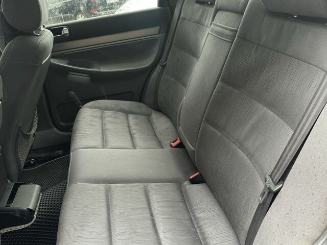 Черный Ауди А4, объемом двигателя 1.6 л и пробегом 370 тыс. км за 2999 $, фото 6 на Automoto.ua