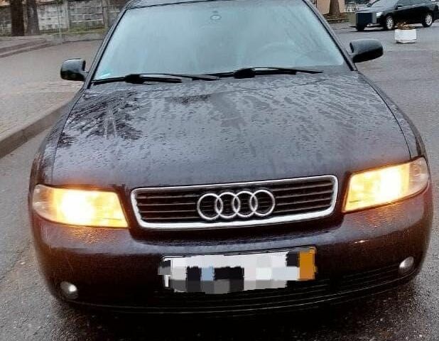 Черный Ауди А4, объемом двигателя 1.8 л и пробегом 236 тыс. км за 3213 $, фото 14 на Automoto.ua