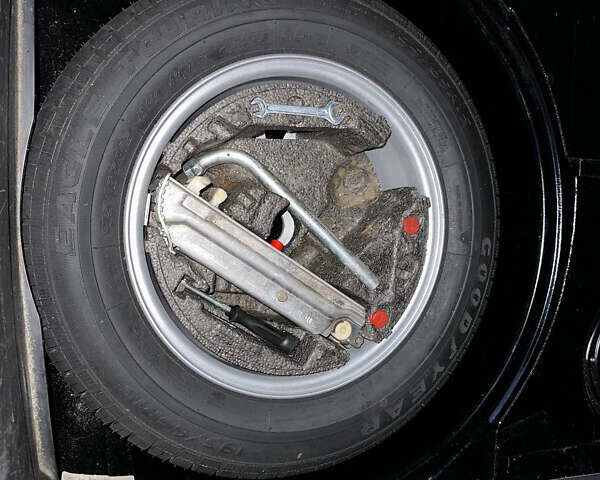 Черный Ауди А4, объемом двигателя 1.6 л и пробегом 206 тыс. км за 3800 $, фото 14 на Automoto.ua