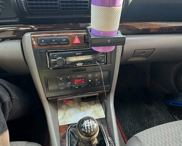 Черный Ауди А4, объемом двигателя 1.9 л и пробегом 300 тыс. км за 3600 $, фото 9 на Automoto.ua