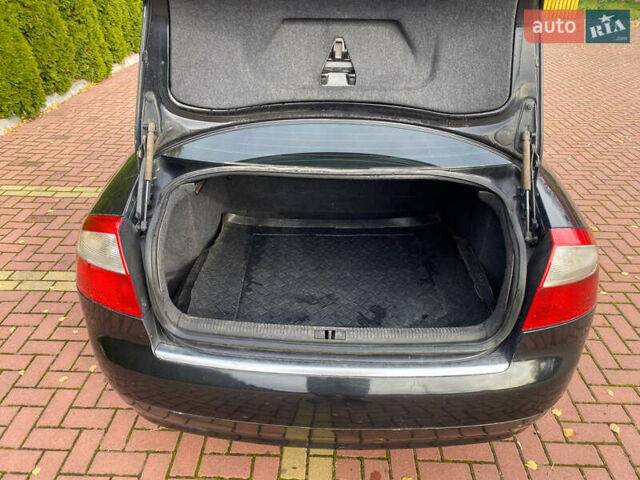 Ауді А4 2001 у Хмельницькому на Automoto.ua Чорний Ауді А4, об'ємом двигуна 2.5 л та пробігом 305 тис. км за 4700 $, фото 14 на Automoto.ua