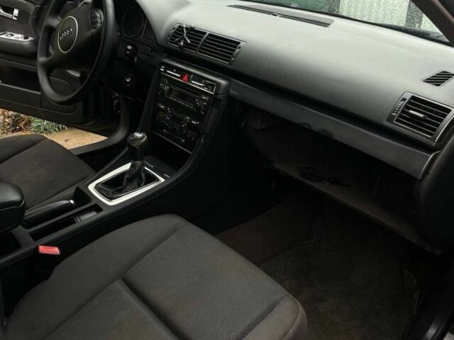 Чорний Ауді А4, об'ємом двигуна 2.5 л та пробігом 300 тис. км за 3200 $, фото 4 на Automoto.ua