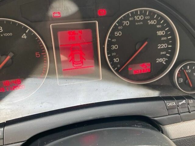 Черный Ауди А4, объемом двигателя 2.5 л и пробегом 305 тыс. км за 4700 $, фото 6 на Automoto.ua