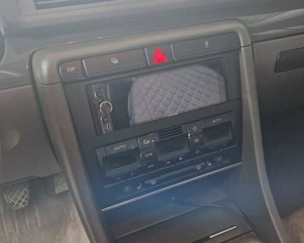 Черный Ауди А4, объемом двигателя 1.8 л и пробегом 155 тыс. км за 5300 $, фото 9 на Automoto.ua