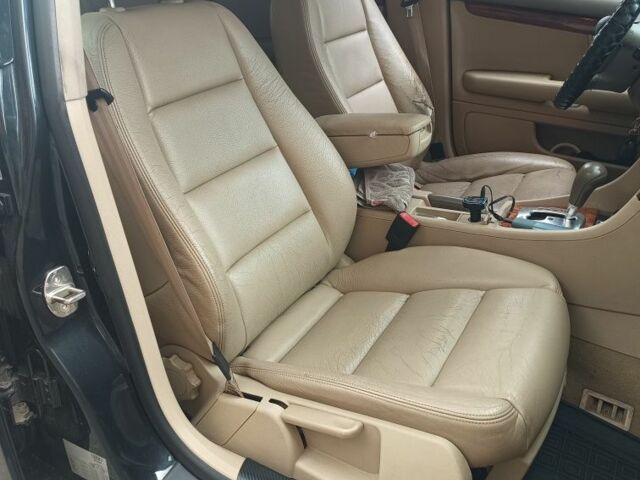 Чорний Ауді А4, об'ємом двигуна 2 л та пробігом 262 тис. км за 6500 $, фото 4 на Automoto.ua