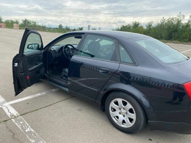 Черный Ауди А4, объемом двигателя 2 л и пробегом 365 тыс. км за 5600 $, фото 2 на Automoto.ua