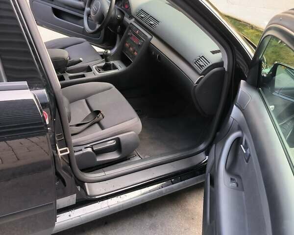 Ауді А4 2002 у Василькове на Automoto.ua Чорний Ауді А4, об'ємом двигуна 2 л та пробігом 183 тис. км за 5200 $, фото 4 на Automoto.ua