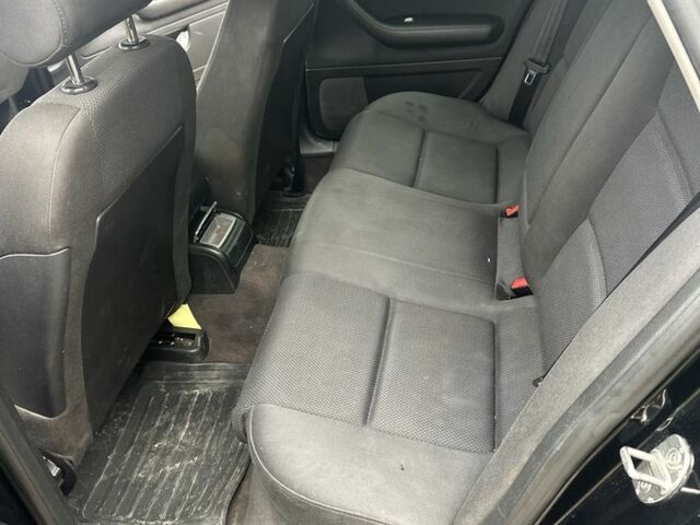 Чорний Ауді А4, об'ємом двигуна 1.8 л та пробігом 306 тис. км за 2400 $, фото 6 на Automoto.ua