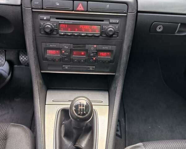 Ауді А4 2002 у Василькове на Automoto.ua Чорний Ауді А4, об'ємом двигуна 2 л та пробігом 183 тис. км за 5200 $, фото 5 на Automoto.ua
