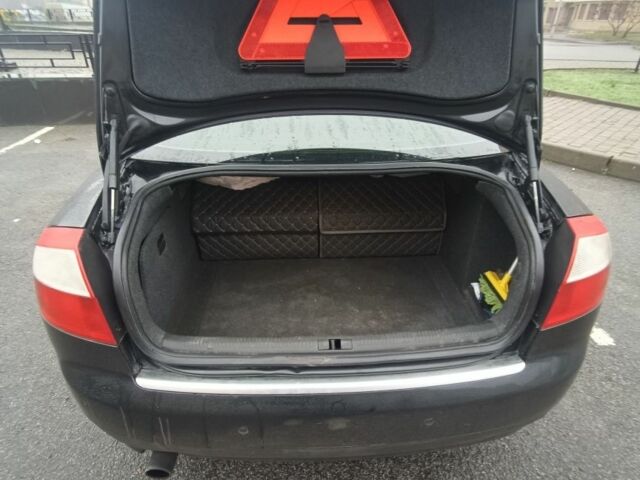 Чорний Ауді А4, об'ємом двигуна 2 л та пробігом 262 тис. км за 6500 $, фото 7 на Automoto.ua