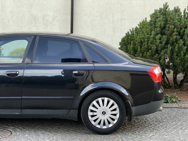 Черный Ауди А4, объемом двигателя 2 л и пробегом 220 тыс. км за 4350 $, фото 5 на Automoto.ua