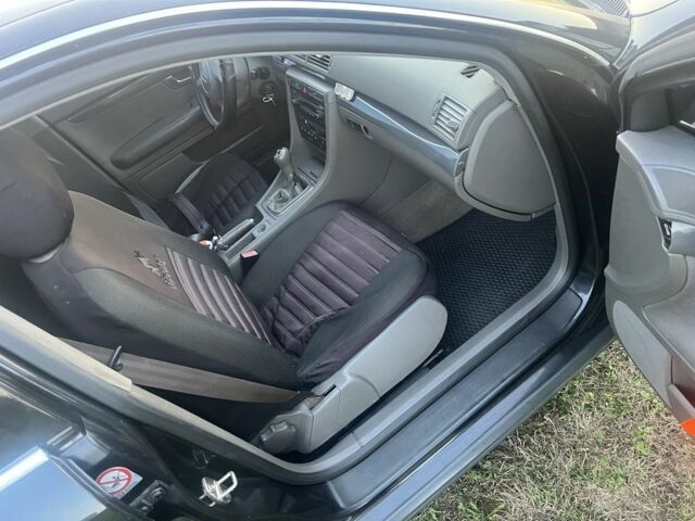 Чорний Ауді А4, об'ємом двигуна 1.6 л та пробігом 222 тис. км за 3820 $, фото 6 на Automoto.ua