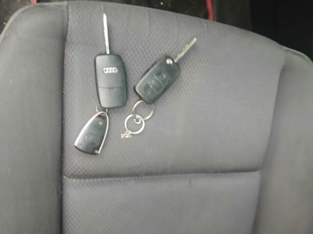 Чорний Ауді А4, об'ємом двигуна 1.9 л та пробігом 360 тис. км за 1999 $, фото 19 на Automoto.ua