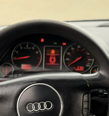 Чорний Ауді А4, об'ємом двигуна 3 л та пробігом 237 тис. км за 5000 $, фото 42 на Automoto.ua