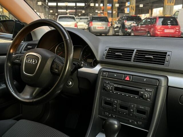 Черный Ауди А4, объемом двигателя 2 л и пробегом 245 тыс. км за 7250 $, фото 7 на Automoto.ua