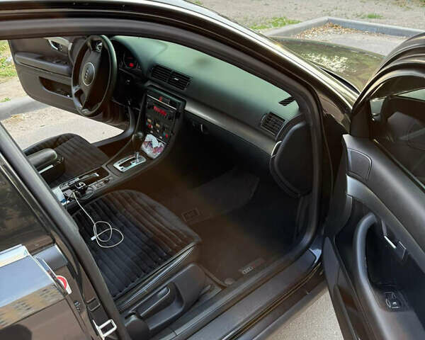 Черный Ауди А4, объемом двигателя 2 л и пробегом 210 тыс. км за 5000 $, фото 9 на Automoto.ua