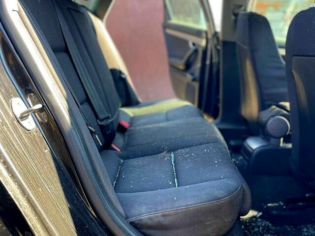 Черный Ауди А4, объемом двигателя 1.9 л и пробегом 290 тыс. км за 2000 $, фото 10 на Automoto.ua