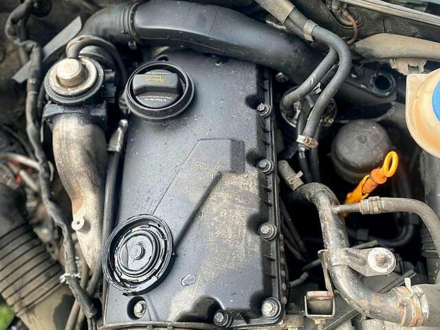 Черный Ауди А4, объемом двигателя 1.9 л и пробегом 290 тыс. км за 2000 $, фото 4 на Automoto.ua