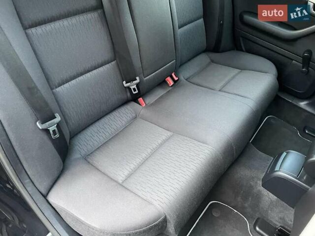 Чорний Ауді А4, об'ємом двигуна 2 л та пробігом 263 тис. км за 7650 $, фото 56 на Automoto.ua