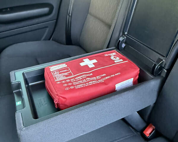 Черный Ауди А4, объемом двигателя 2 л и пробегом 173 тыс. км за 9000 $, фото 24 на Automoto.ua