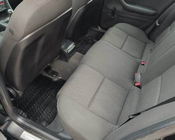 Черный Ауди А4, объемом двигателя 1.6 л и пробегом 137 тыс. км за 6800 $, фото 2 на Automoto.ua