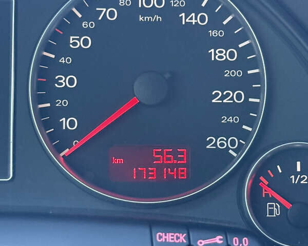 Черный Ауди А4, объемом двигателя 2 л и пробегом 173 тыс. км за 9000 $, фото 12 на Automoto.ua