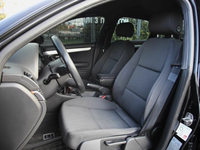 Черный Ауди А4, объемом двигателя 2 л и пробегом 280 тыс. км за 6500 $, фото 6 на Automoto.ua