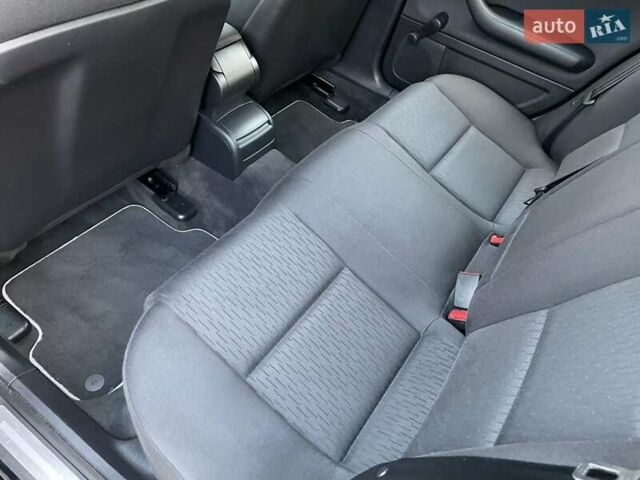 Чорний Ауді А4, об'ємом двигуна 2 л та пробігом 263 тис. км за 7650 $, фото 57 на Automoto.ua