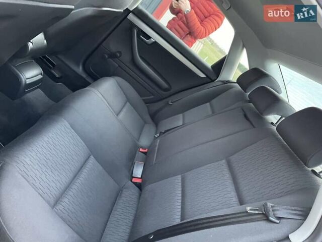 Чорний Ауді А4, об'ємом двигуна 2 л та пробігом 263 тис. км за 7650 $, фото 52 на Automoto.ua