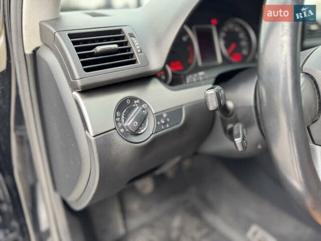 Черный Ауди А4, объемом двигателя 1.6 л и пробегом 234 тыс. км за 5650 $, фото 15 на Automoto.ua