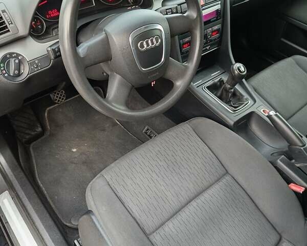 Черный Ауди А4, объемом двигателя 1.6 л и пробегом 137 тыс. км за 6800 $, фото 4 на Automoto.ua