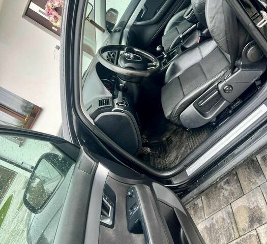 Чорний Ауді А4, об'ємом двигуна 2 л та пробігом 348 тис. км за 1382 $, фото 6 на Automoto.ua