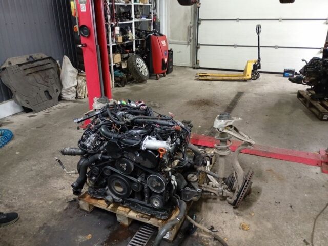 Черный Ауди А4, объемом двигателя 3 л и пробегом 330 тыс. км за 8000 $, фото 16 на Automoto.ua